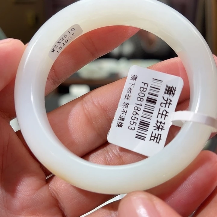 暮***雪和田玉（白玉）未镶嵌手镯