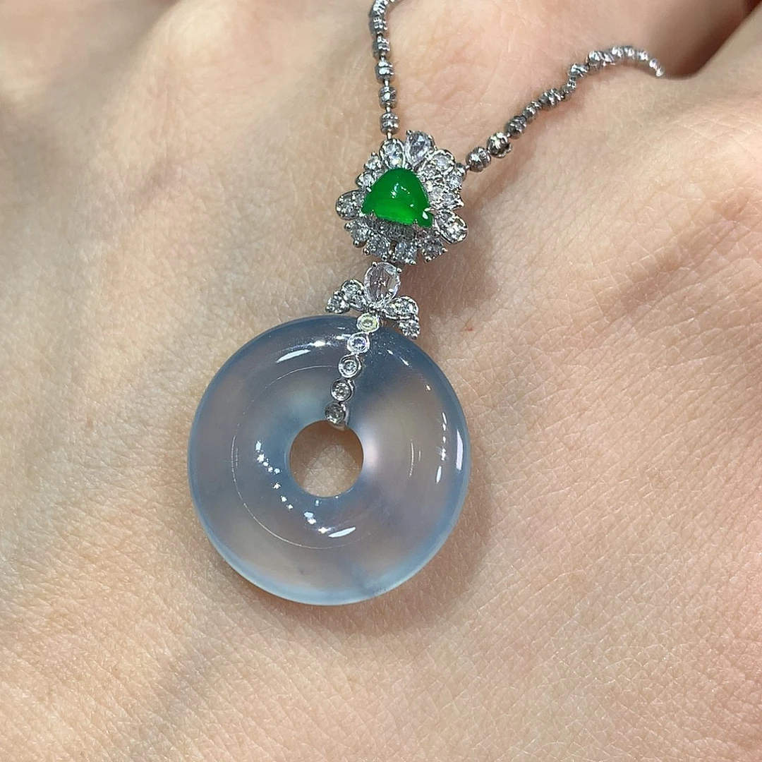 翡翠18K金镶嵌颈饰