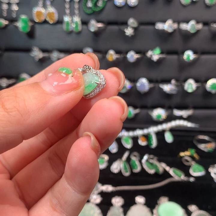 椰***满翡翠银S925镶嵌颈饰提溜