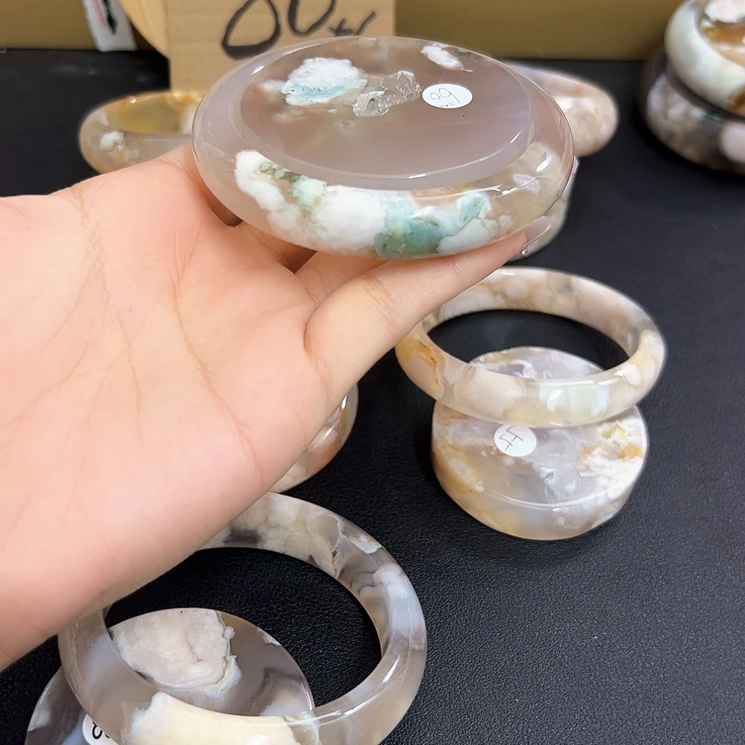 玛瑙/玉髓手镯未镶嵌60