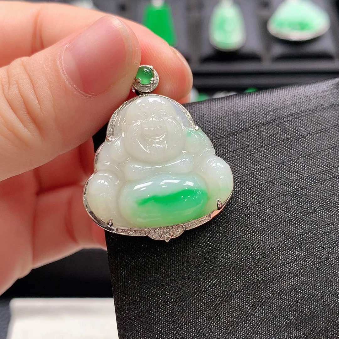 翡翠18K金镶嵌颈饰佛公