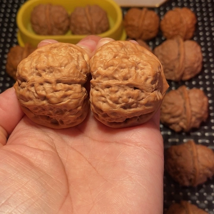 T***。把件文玩核桃肌肉八腿