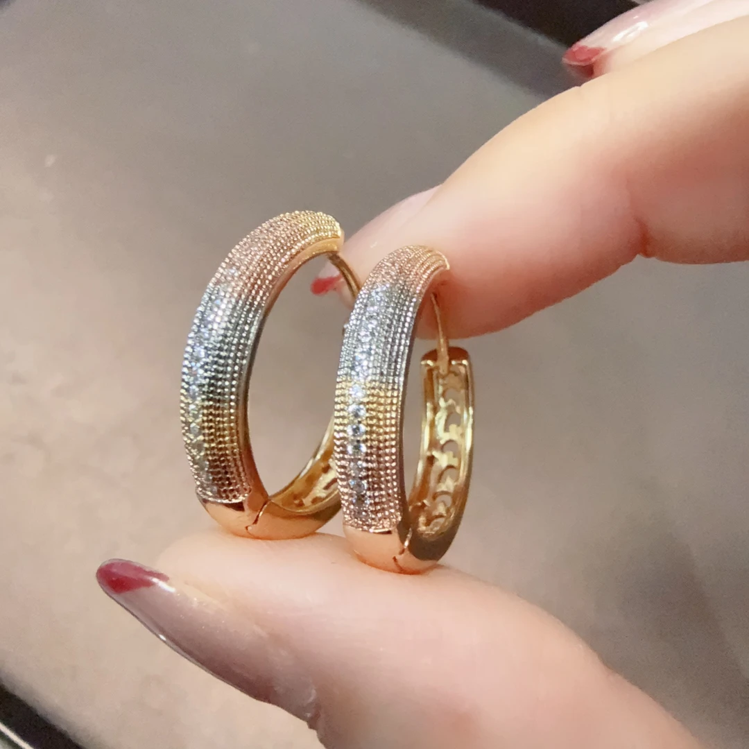 1744  三色雕刻耳扣多样性发货