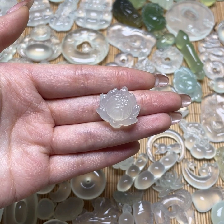 蛇纹石玉颈饰未镶嵌明*