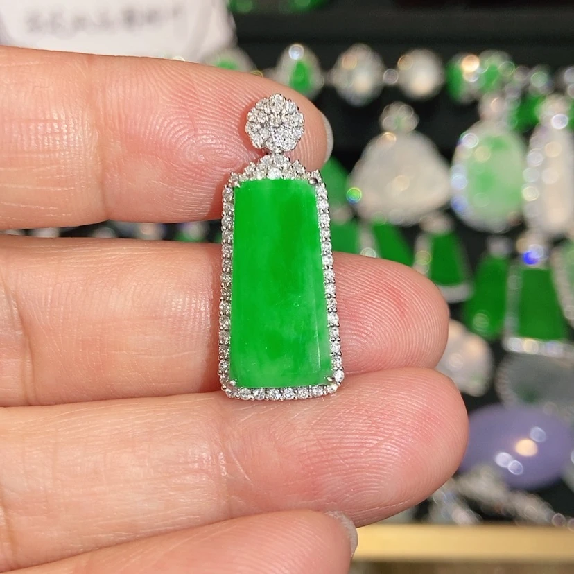 【闪购商品】颈饰18K金镶嵌翡翠天然翡翠