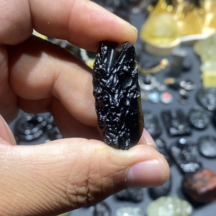 非金属雷公墨玻璃陨