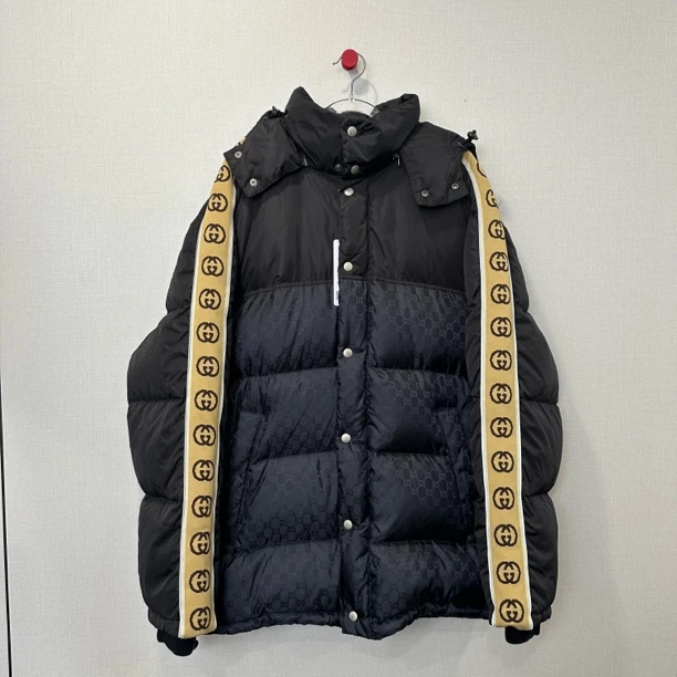99新 GUCCI/古驰 串标黑色羽绒服 尺码：52 11612