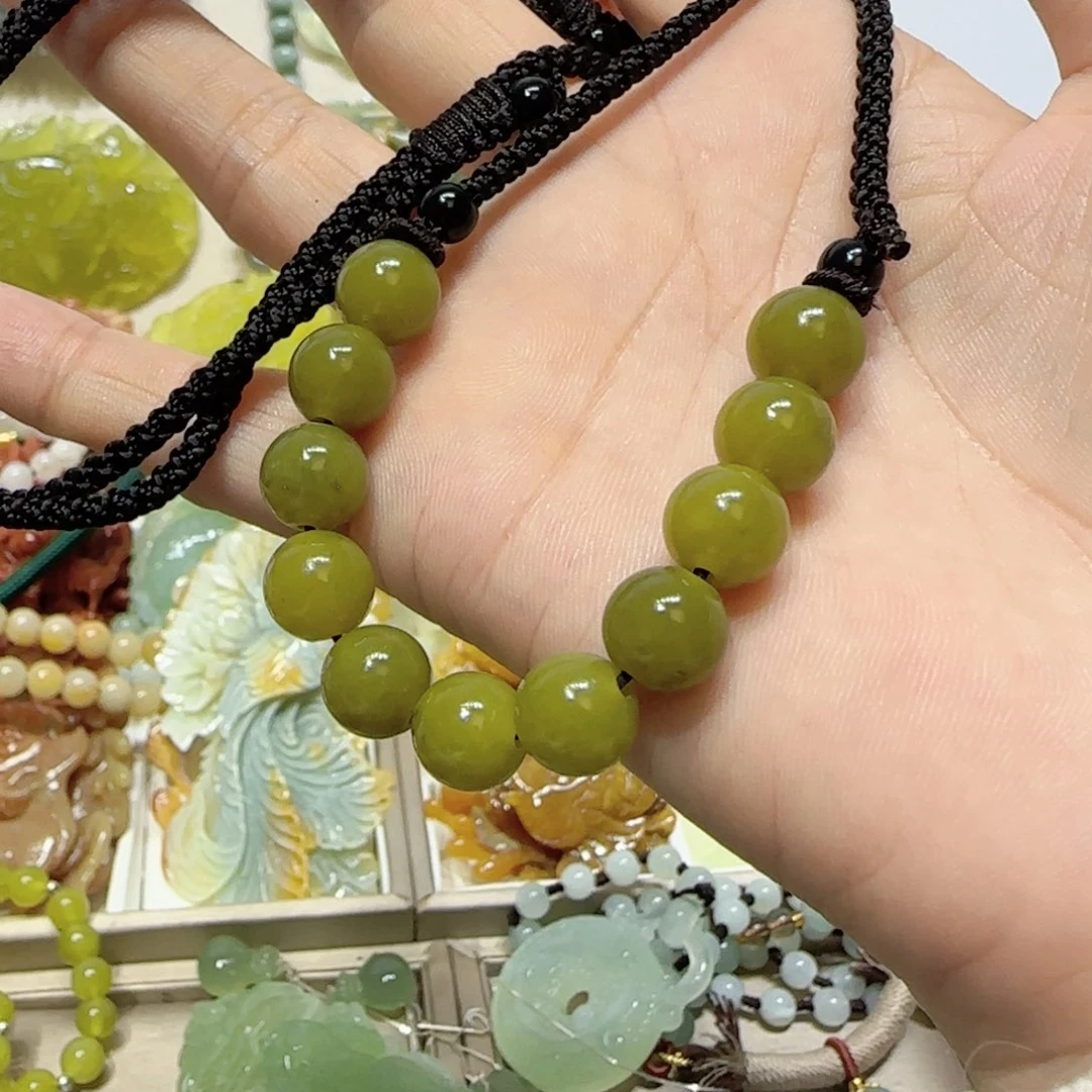 未镶嵌蛇纹石玉吊坠