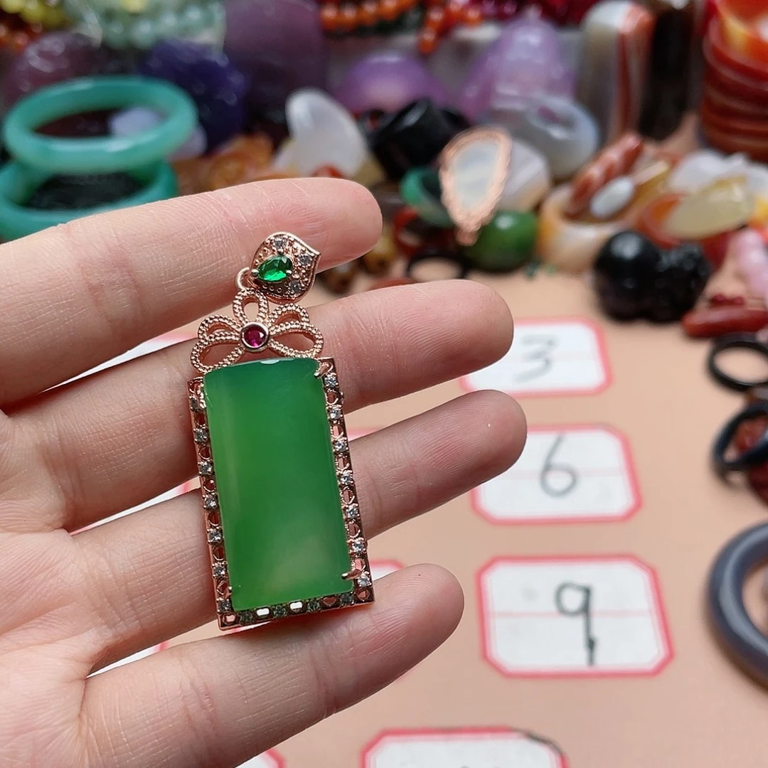 玛瑙/玉髓颈饰合金冬**花