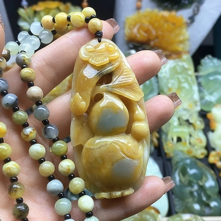 蛇纹石玉挂件未镶嵌