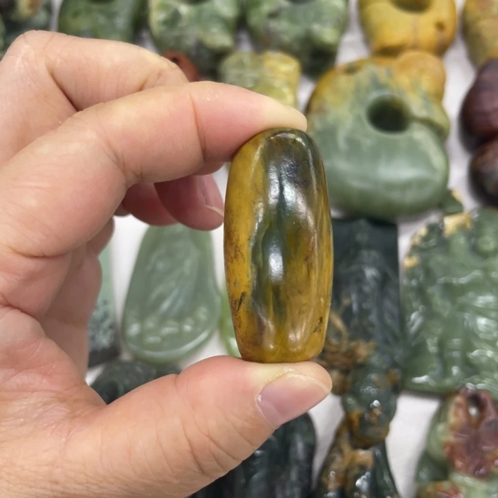 岫岩河磨玉（透闪石质玉）未镶嵌颈饰