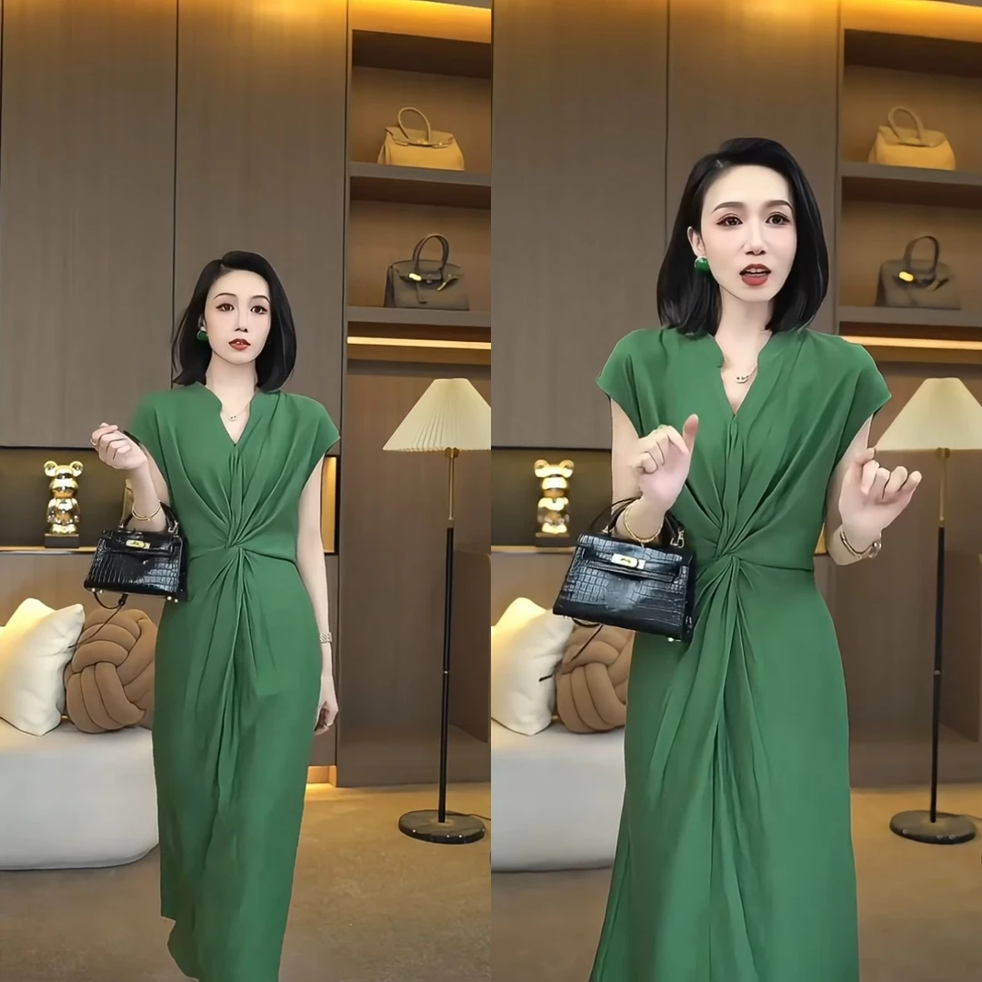 2025显瘦V领长裙夏季褶皱常规连衣裙收腰气质新复古风