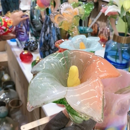 琉璃花瓶高45厘米宽9厘米