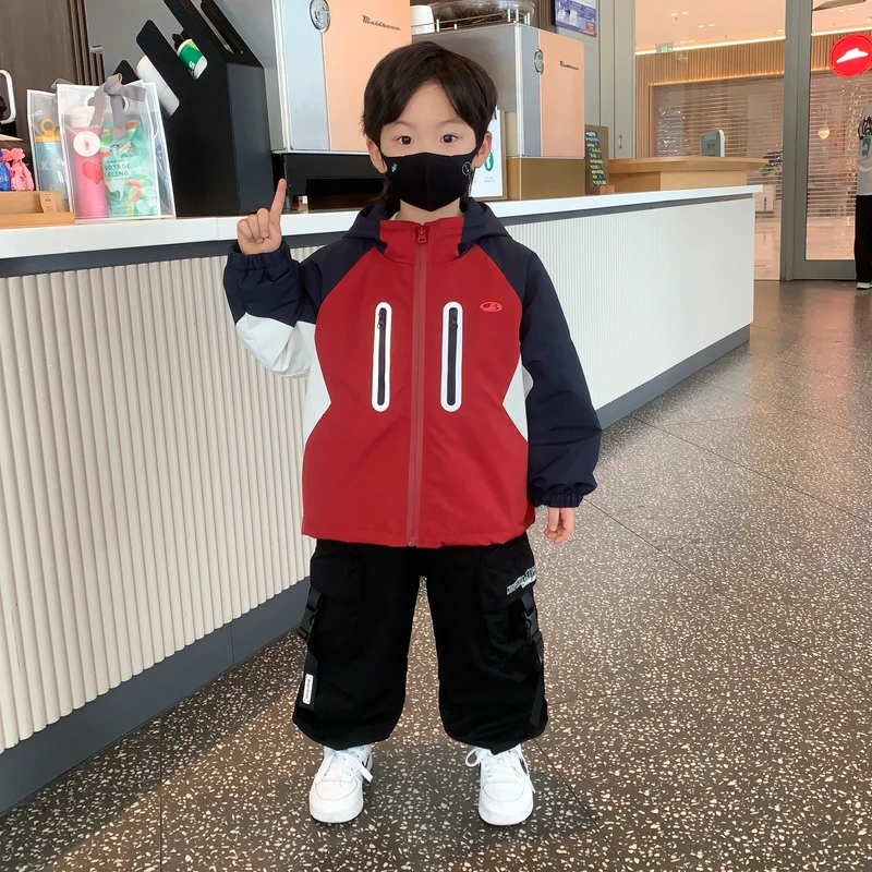 男童冲锋衣夹棉外套2025新款儿童秋冬装男孩连帽上衣宝宝酷帅风衣