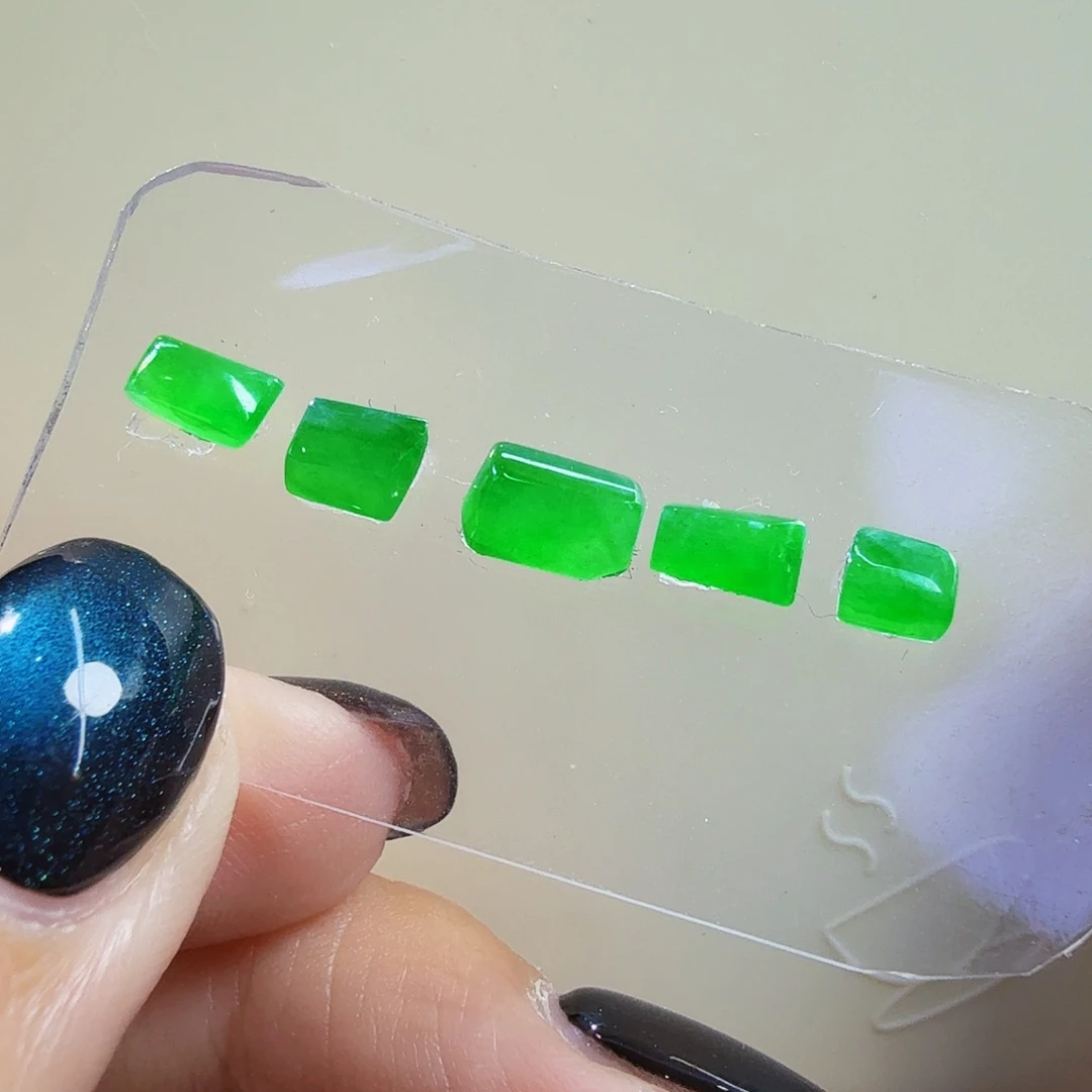 翡翠未镶嵌颈饰裸石