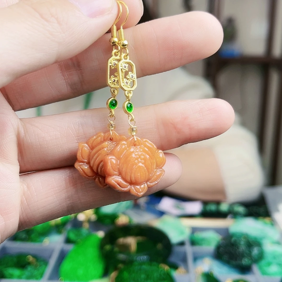 翡翠颈饰未镶嵌耳饰