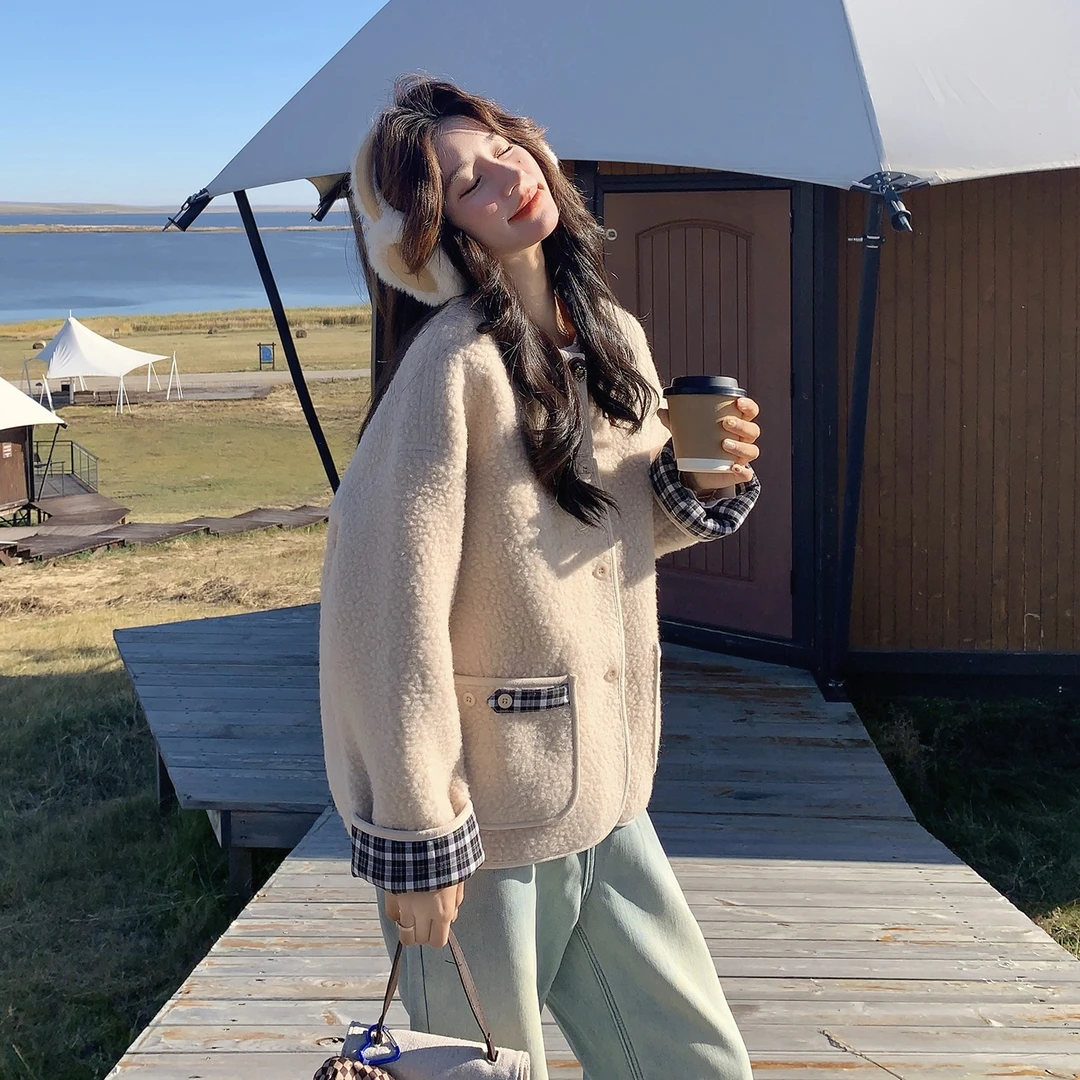 格子拼接皮毛一体羊羔毛外套女2025秋冬新款小个子短款超好看上衣