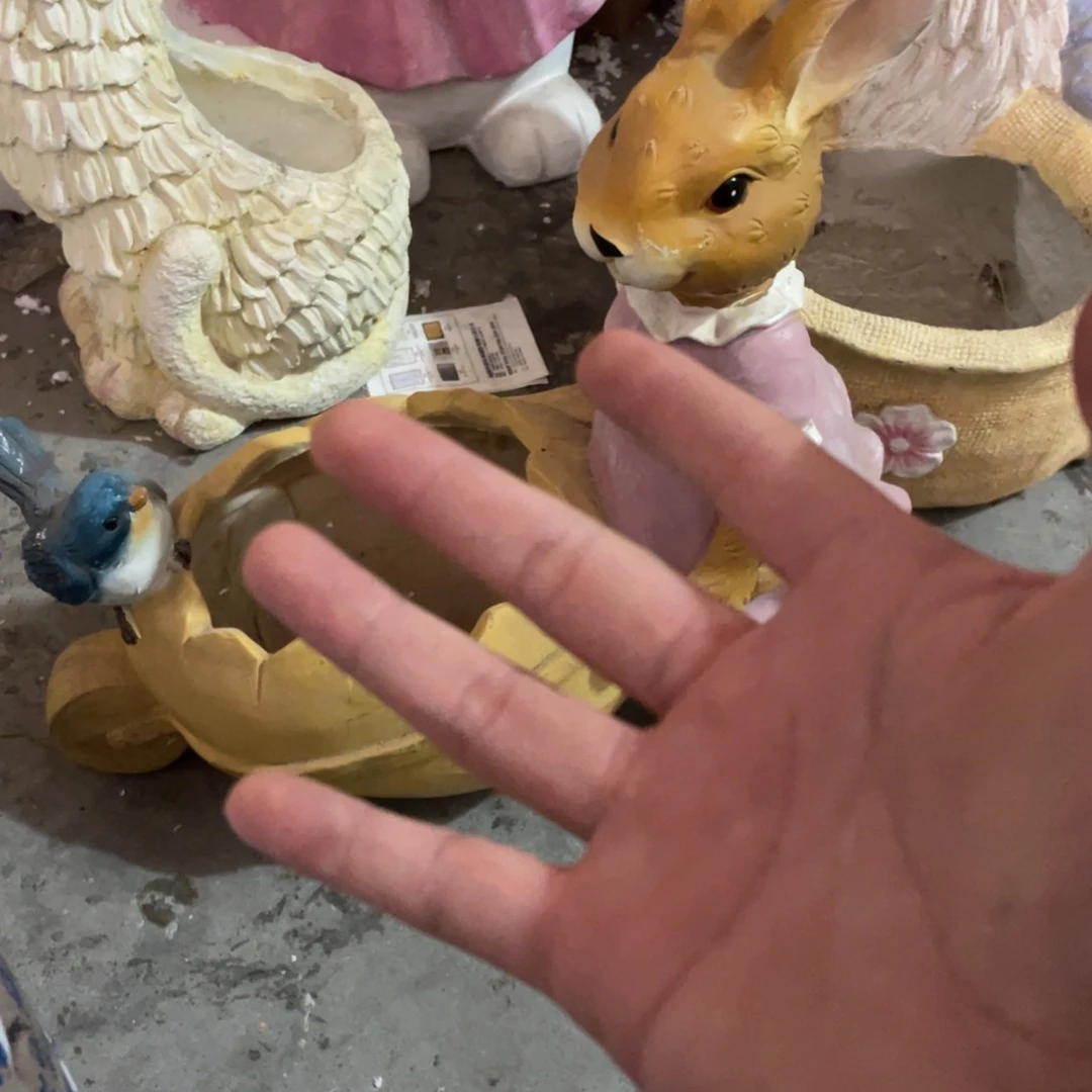 【闪购商品】树脂女兔推车小鸟盆