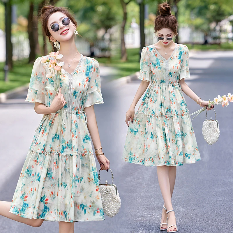 法式气质V领碎花连衣裙女2025年夏季新款系带收腰显瘦中长款裙子