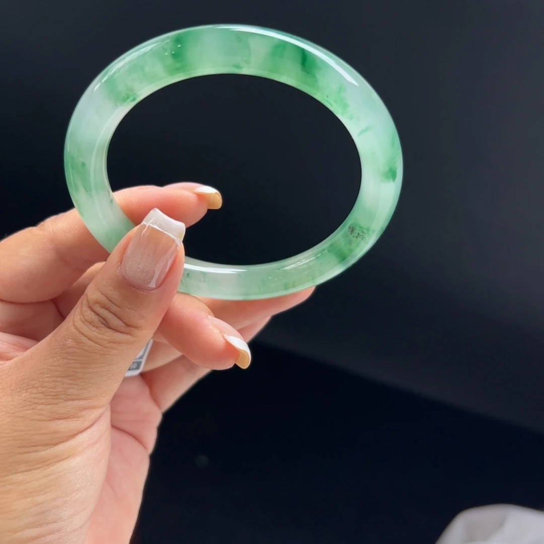 ****꧂未镶嵌手镯石英质玉非洲翠60