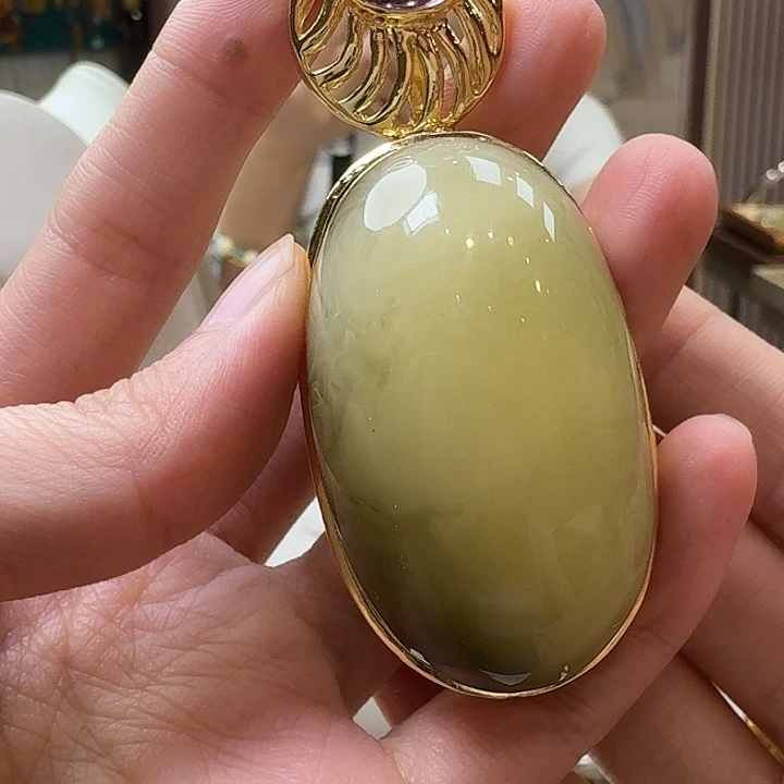 琥珀未镶嵌颈饰吊坠