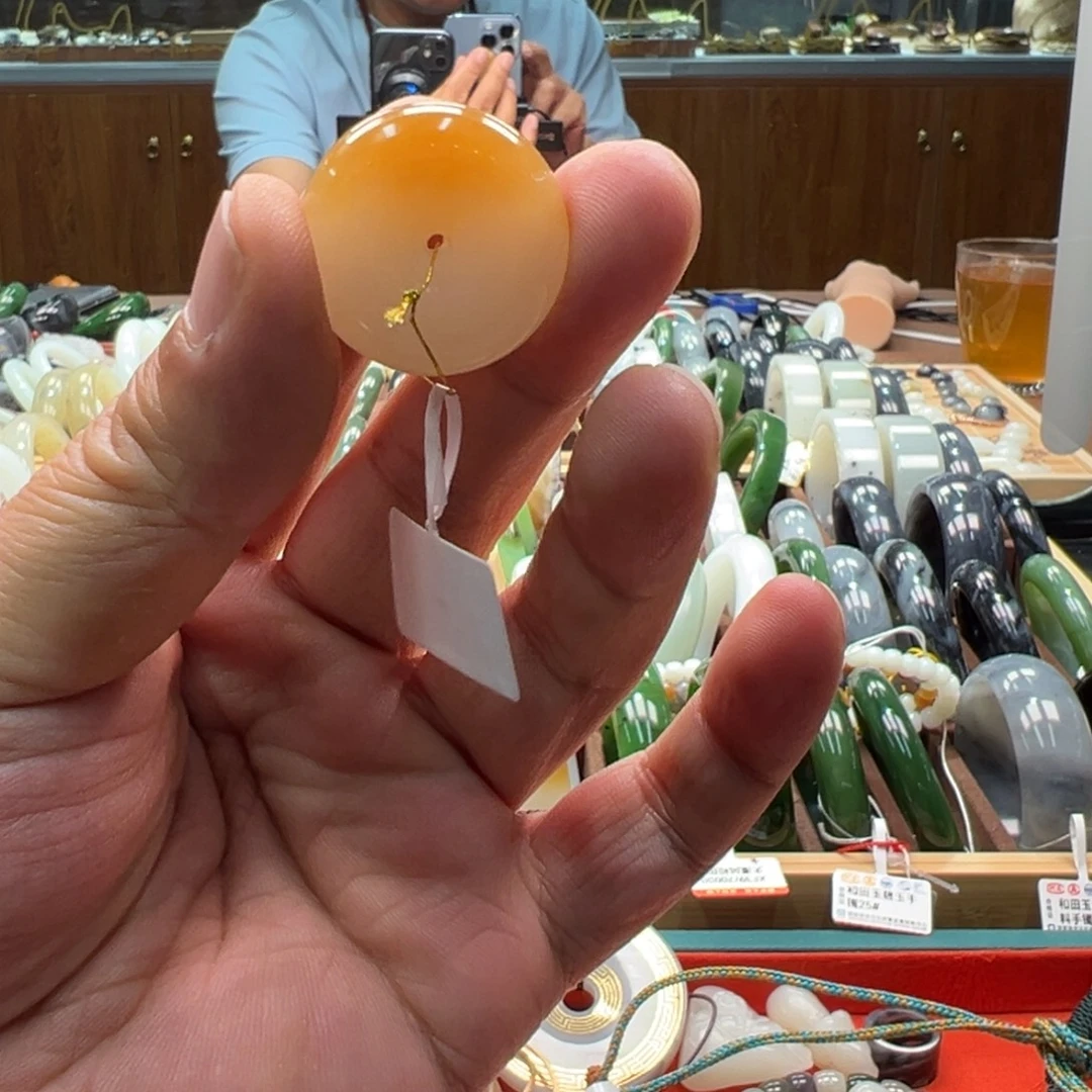 颈饰未镶嵌和田玉（糖玉）