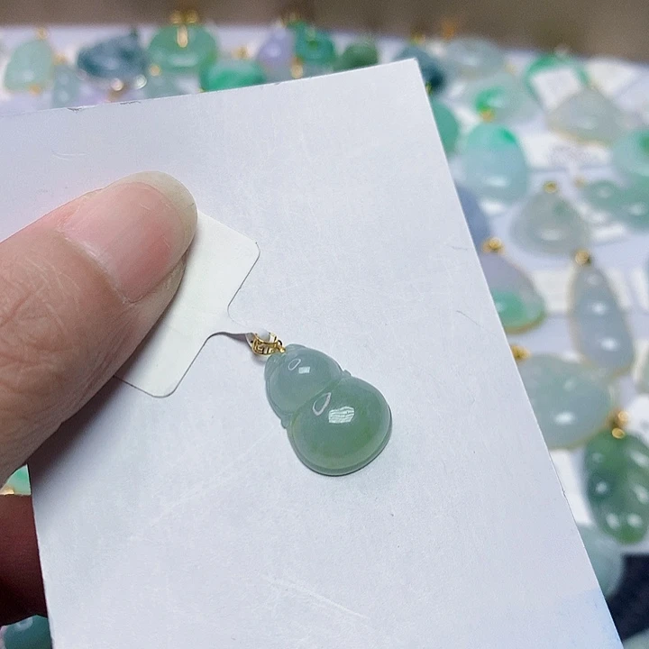 翡翠18K金镶嵌颈饰翡翠