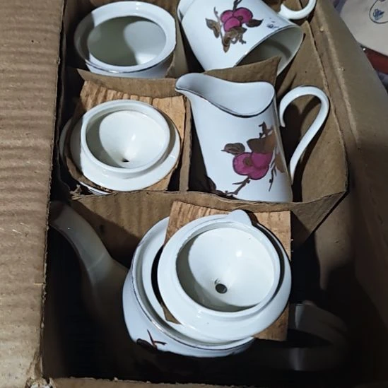 茶盏陶瓷盘子碗啥都有