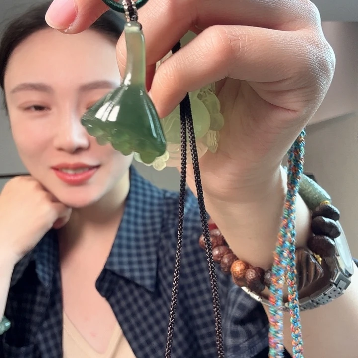 永***花未镶嵌蛇纹石玉颈饰