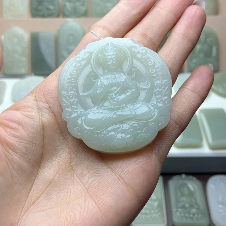 嵇***童和田玉未镶嵌颈饰