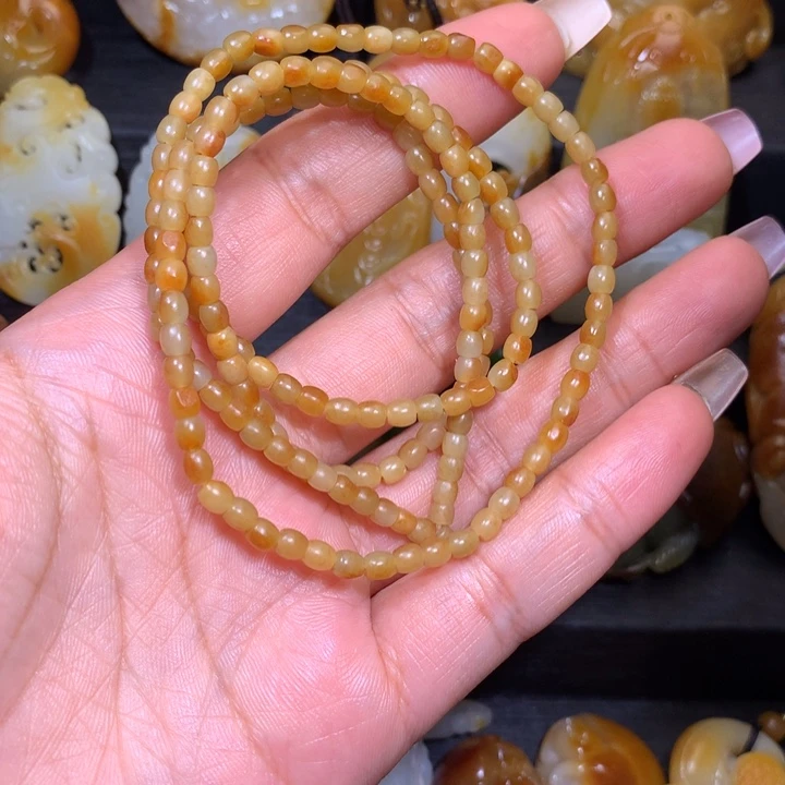 和田玉未镶嵌颈饰雪*