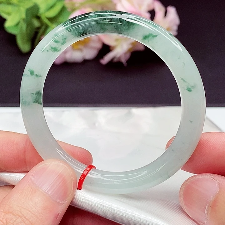 翡翠手镯未镶嵌53圈