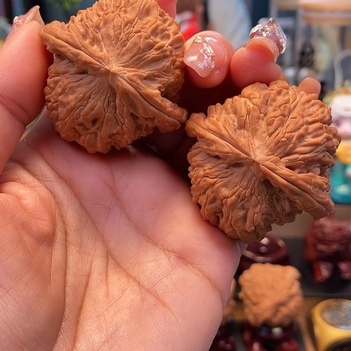 文玩核桃吊坠48全品球白