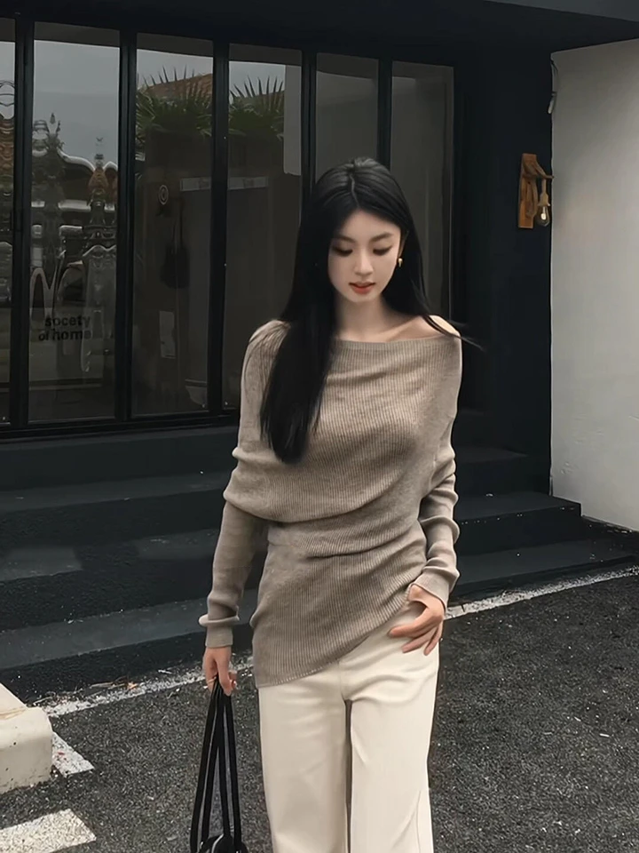 韩系辣妹穿搭2025新款收腰显瘦针织衫女秋冬修身设计感一字肩毛衣