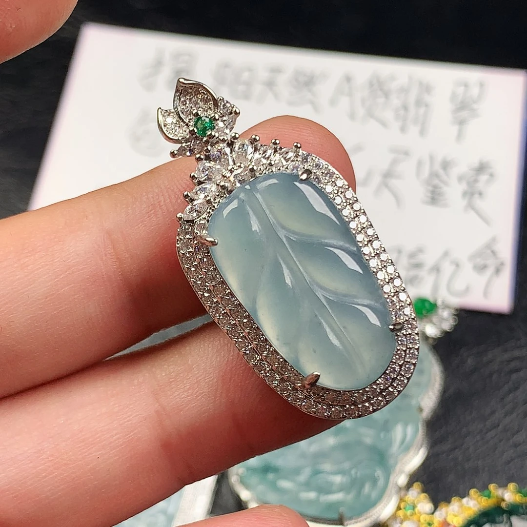 翡翠未镶嵌颈饰叶子
