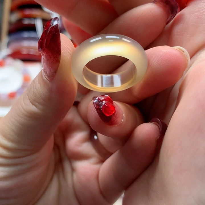 玛瑙/玉髓手镯未镶嵌?***秋