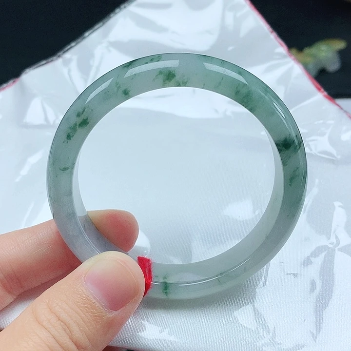 翡翠手镯未镶嵌ᝰ****