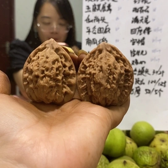 文玩核桃吊坠41金公子有水尖