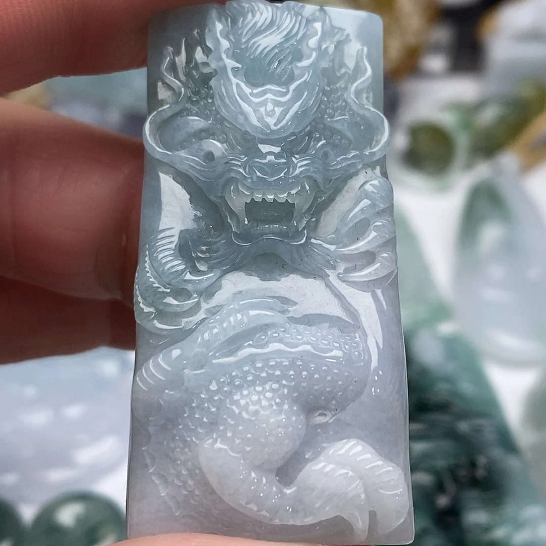 翡翠未镶嵌颈饰龙牌