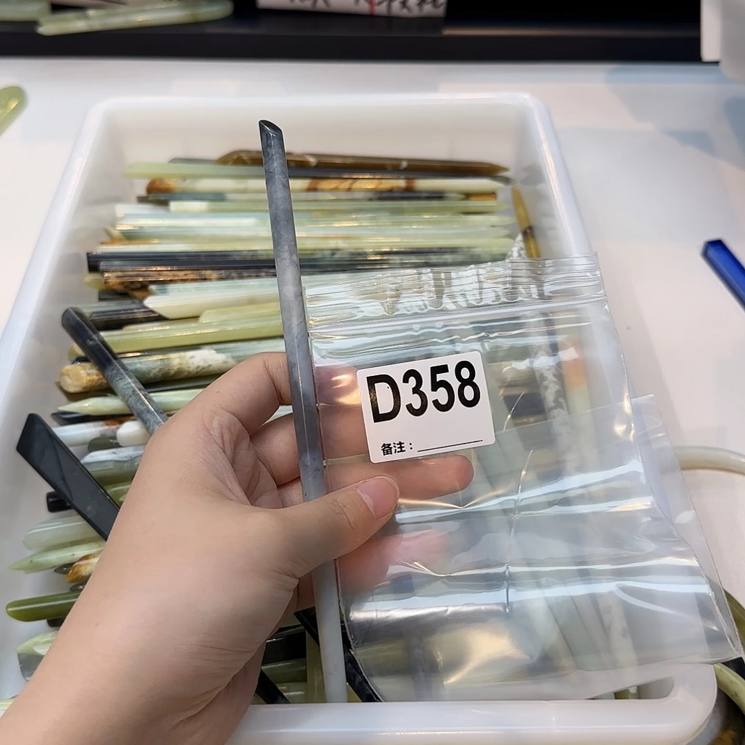 听***吟未镶嵌蛇纹石玉发饰