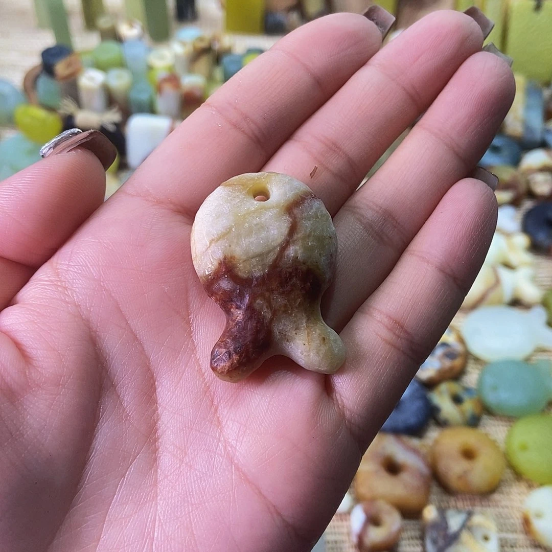 未镶嵌蛇纹石玉挂件