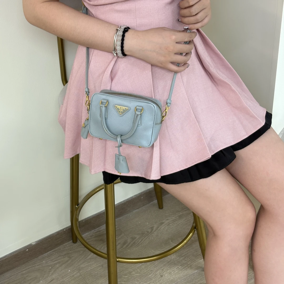 95新 Prada/普拉达 天蓝色贝壳手提斜挎包