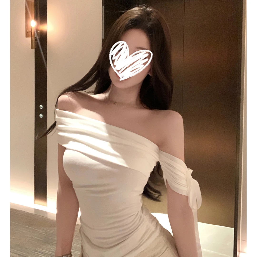 YIDENG 辣妹穿搭设计感小众白色斜肩t恤2025新款独特别致上衣