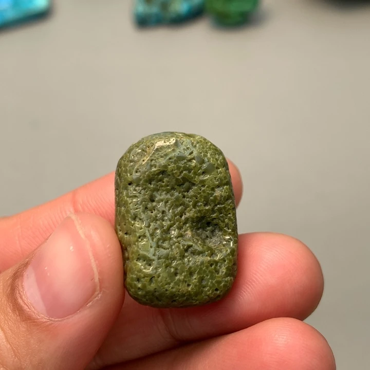 绿松石未镶嵌颈饰