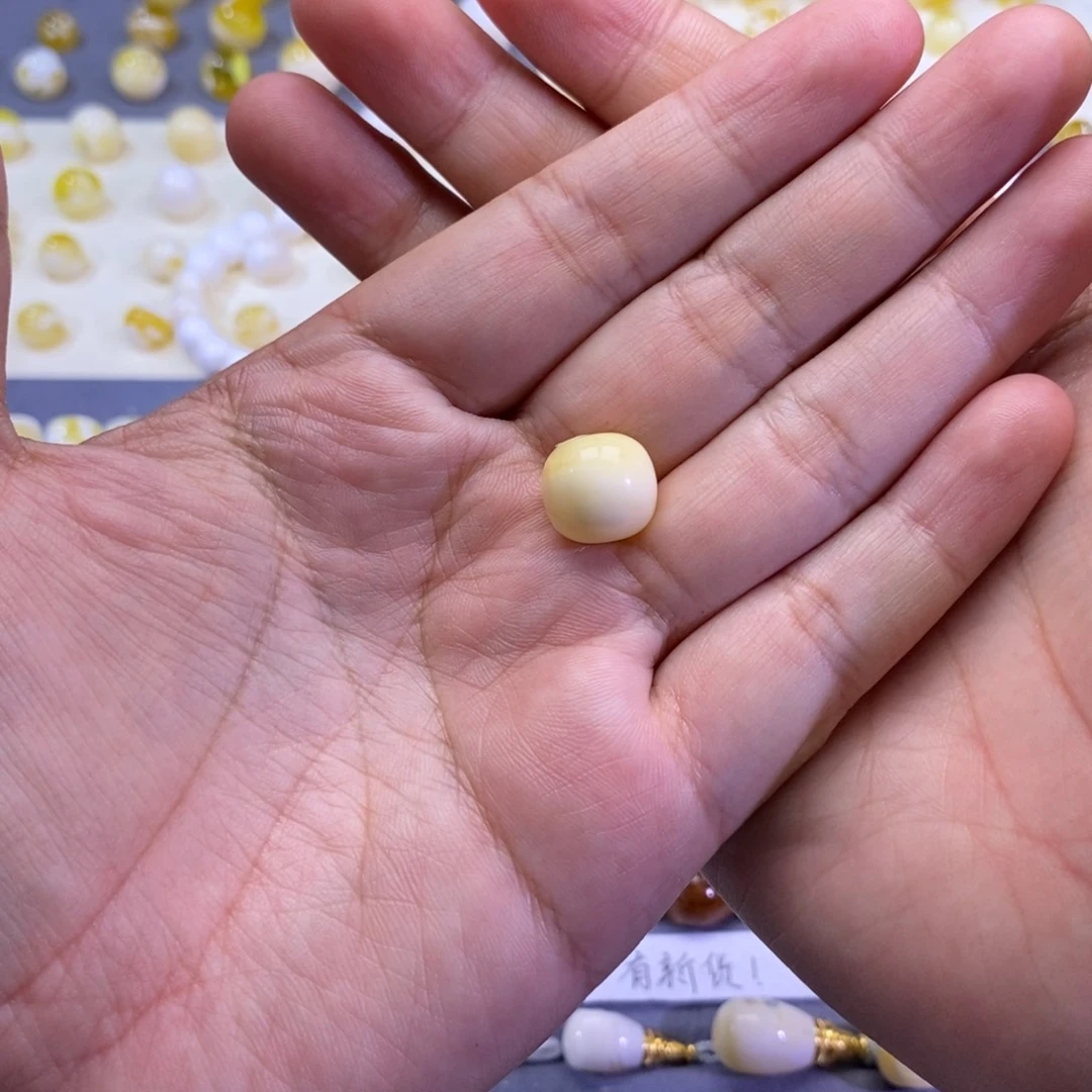 琥珀珠宝奇石未镶嵌有***赵
