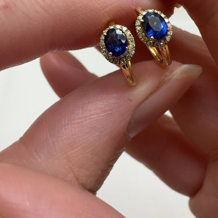 18K金镶嵌蓝宝石耳饰