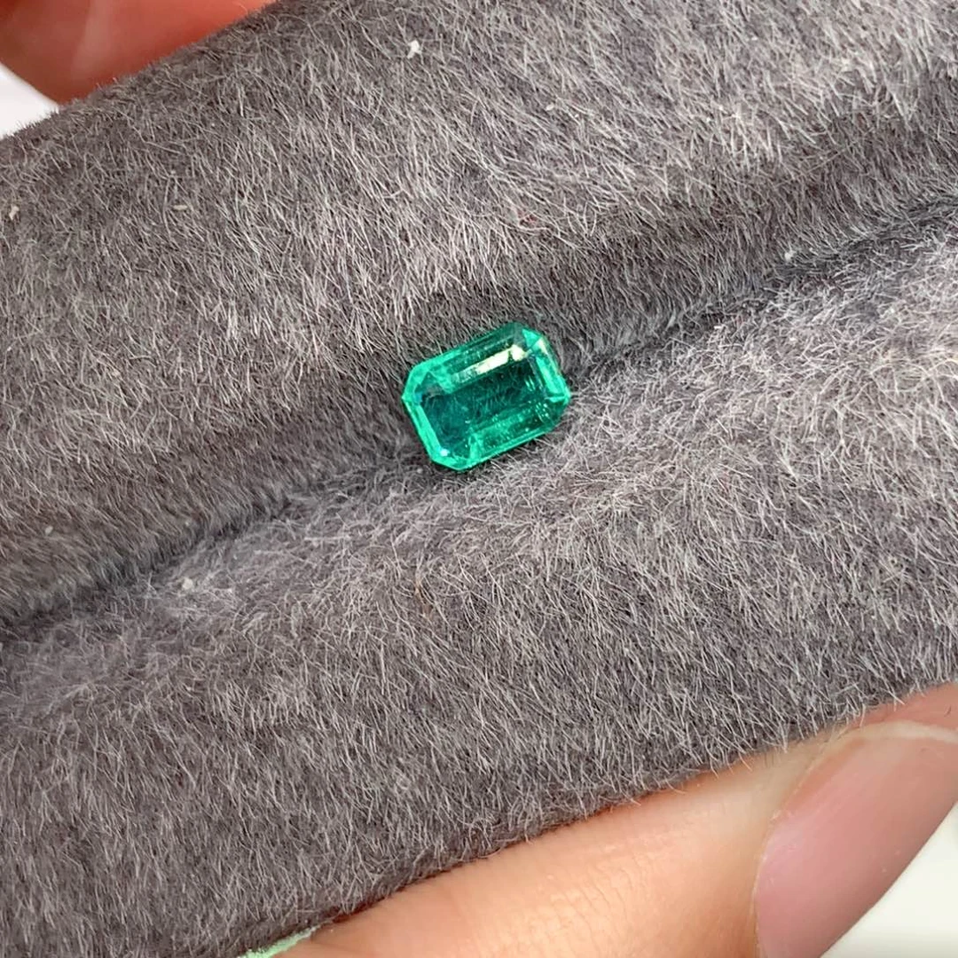 i***k祖母绿裸石4.5✖️6mm