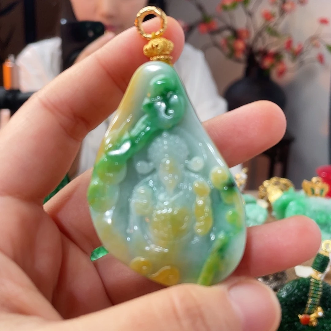 翡翠未镶嵌吊坠(赠链)