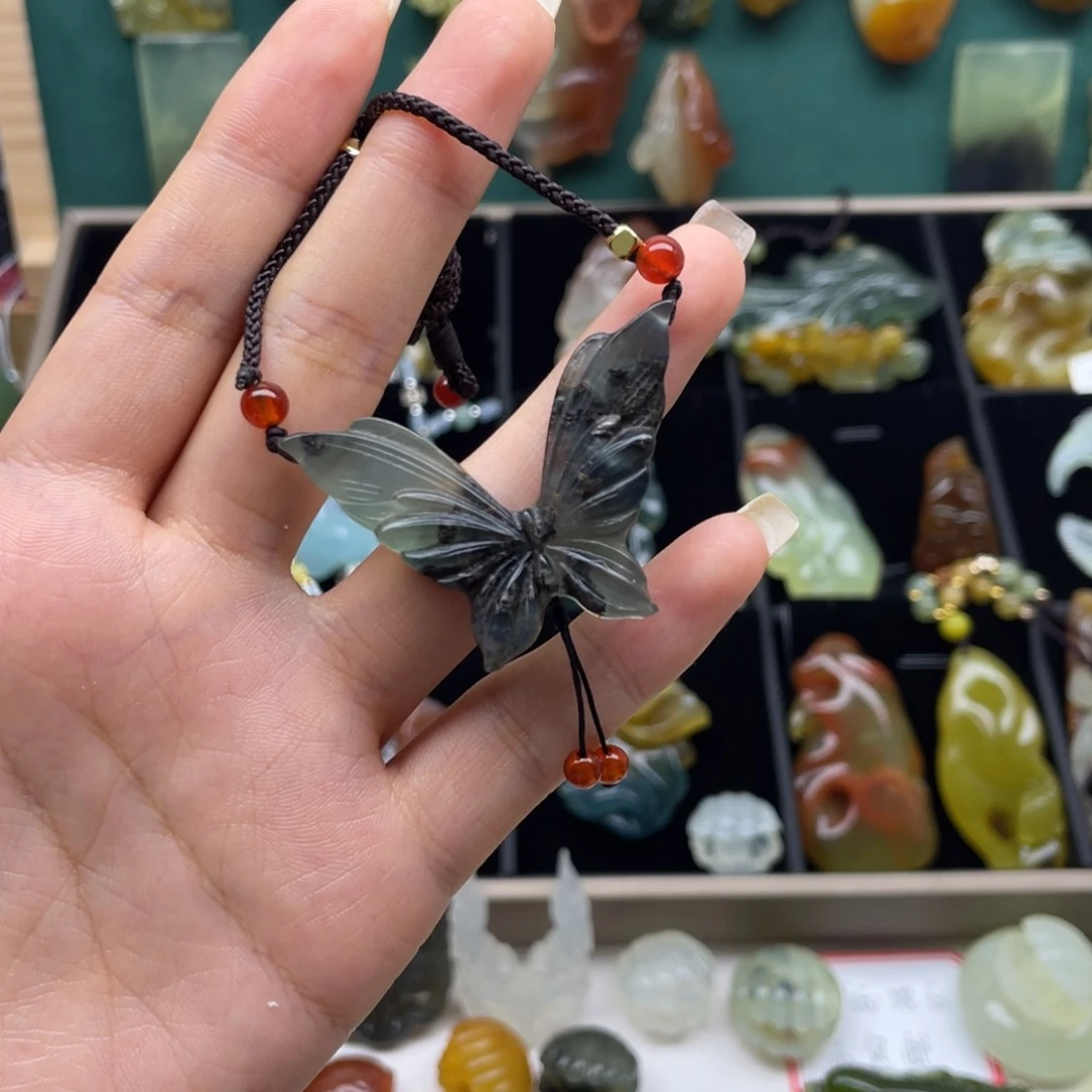 蛇纹石玉未镶嵌颈饰