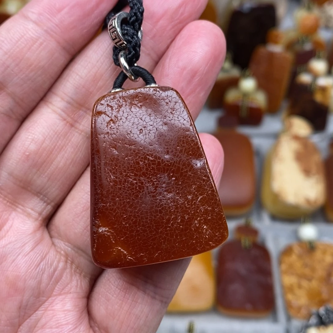 未镶嵌琥珀珠宝奇石